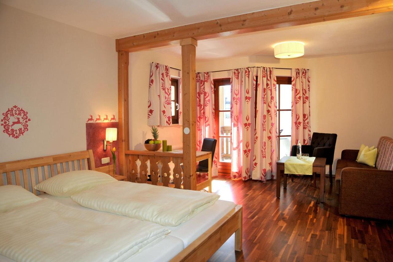 Dachstein West Hotel Gmbh-Kirchenwirt Russbach Russbach am Pass Gschuett Luaran gambar