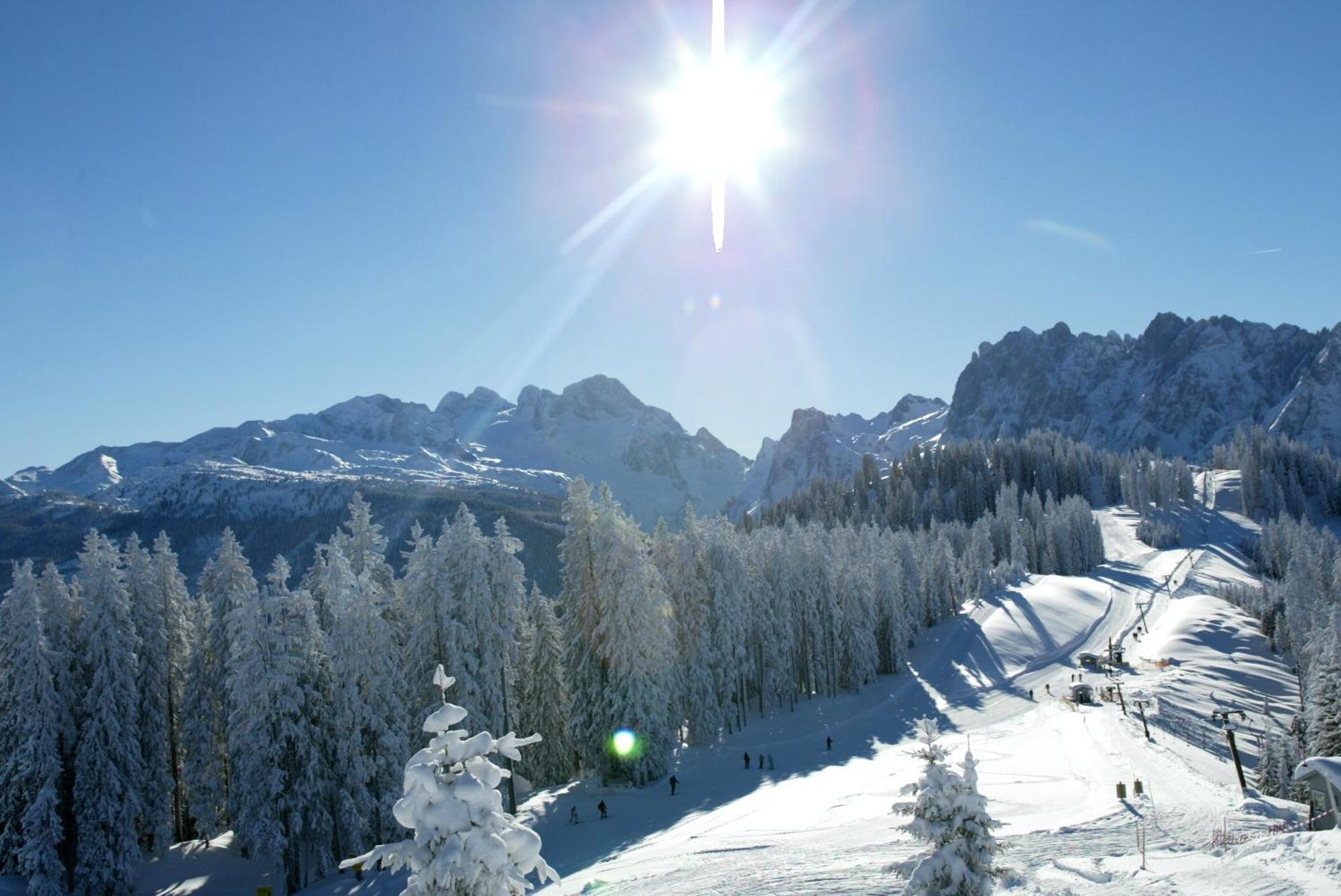 Dachstein West Hotel Gmbh-Kirchenwirt Russbach Russbach am Pass Gschuett Luaran gambar
