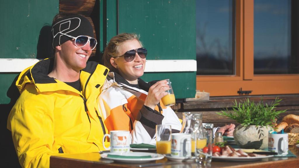 Dachstein West Hotel Gmbh-Kirchenwirt Russbach Russbach am Pass Gschuett Luaran gambar