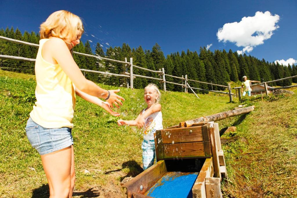 Dachstein West Hotel Gmbh-Kirchenwirt Russbach Russbach am Pass Gschuett Luaran gambar